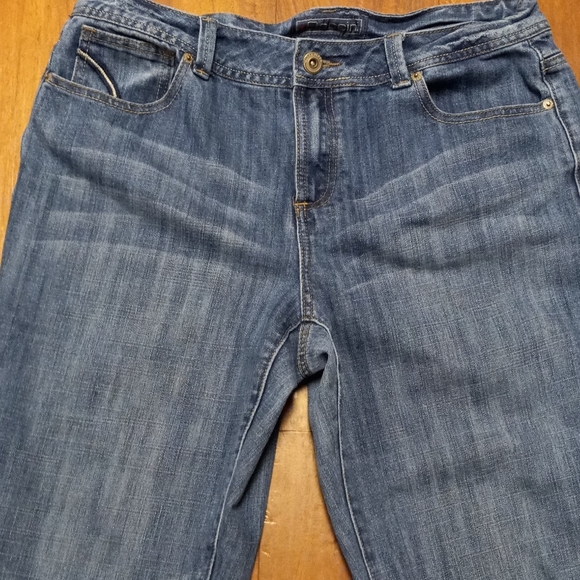 Baccini Jeans Womens  Size 12 Blue Straight Leg Mid Rise. Distressed. - Picture 2 of 10